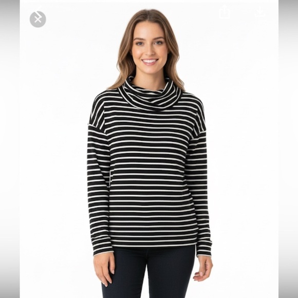 Time and Tru Tops - Time & Tru size medium black fleece sweater